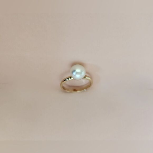 Jewelry - Solitaire White  Pearl Ring in 14k Yellow Gold Size 7
